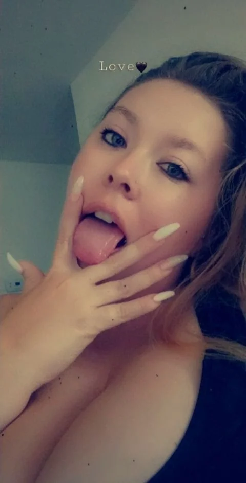 My ideal ssbbw 😍😍😍 want her fat ass so badd !!! image 2