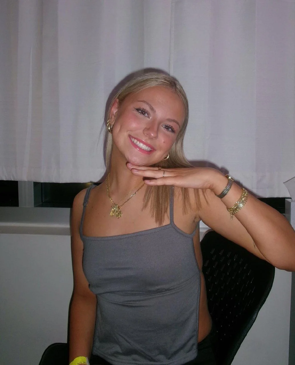 Sexy blonde webslut teen Sarah image 6
