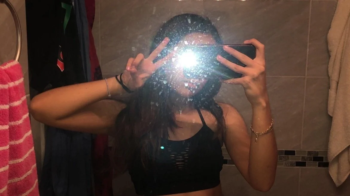 chick shows off her nice ass image 2