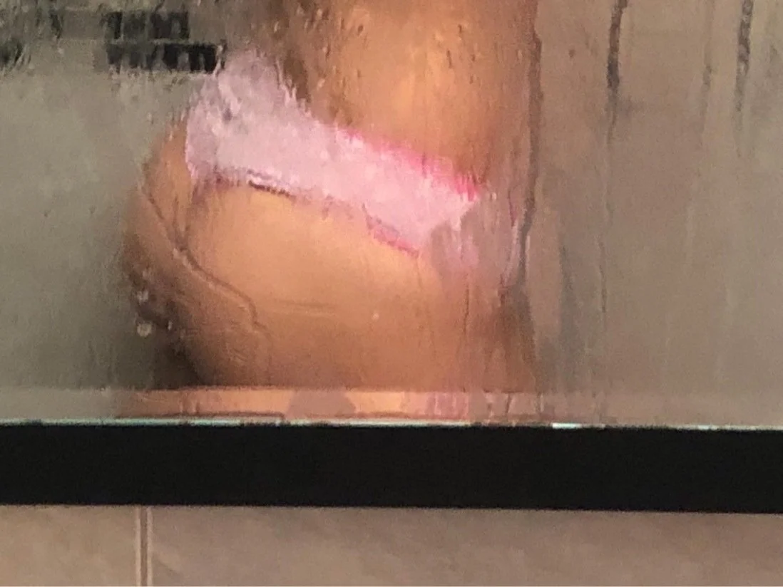 chick shows off her nice ass image 5