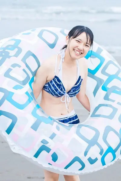 🔚Japanese　素人　水着で抜く　九州の海水浴場　盗撮ではなく許可をもらっての撮影　ソフトエロ　一発やりたい cover image