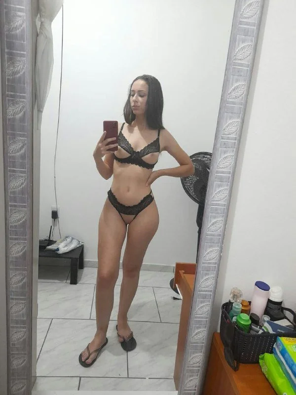 Corno vazou a namorada novinha depois de filmar tirar foto fudendo e gravam ela mamando image 3