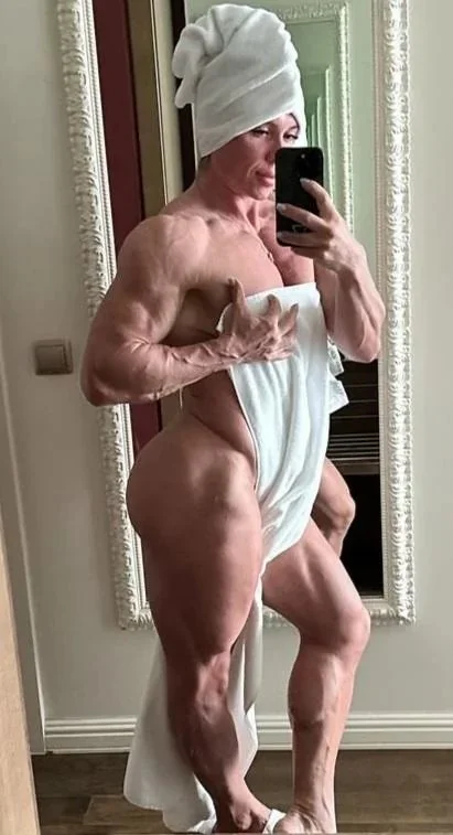 Mrs Glazycheva, spermatic muscle queen of the jungle image 13