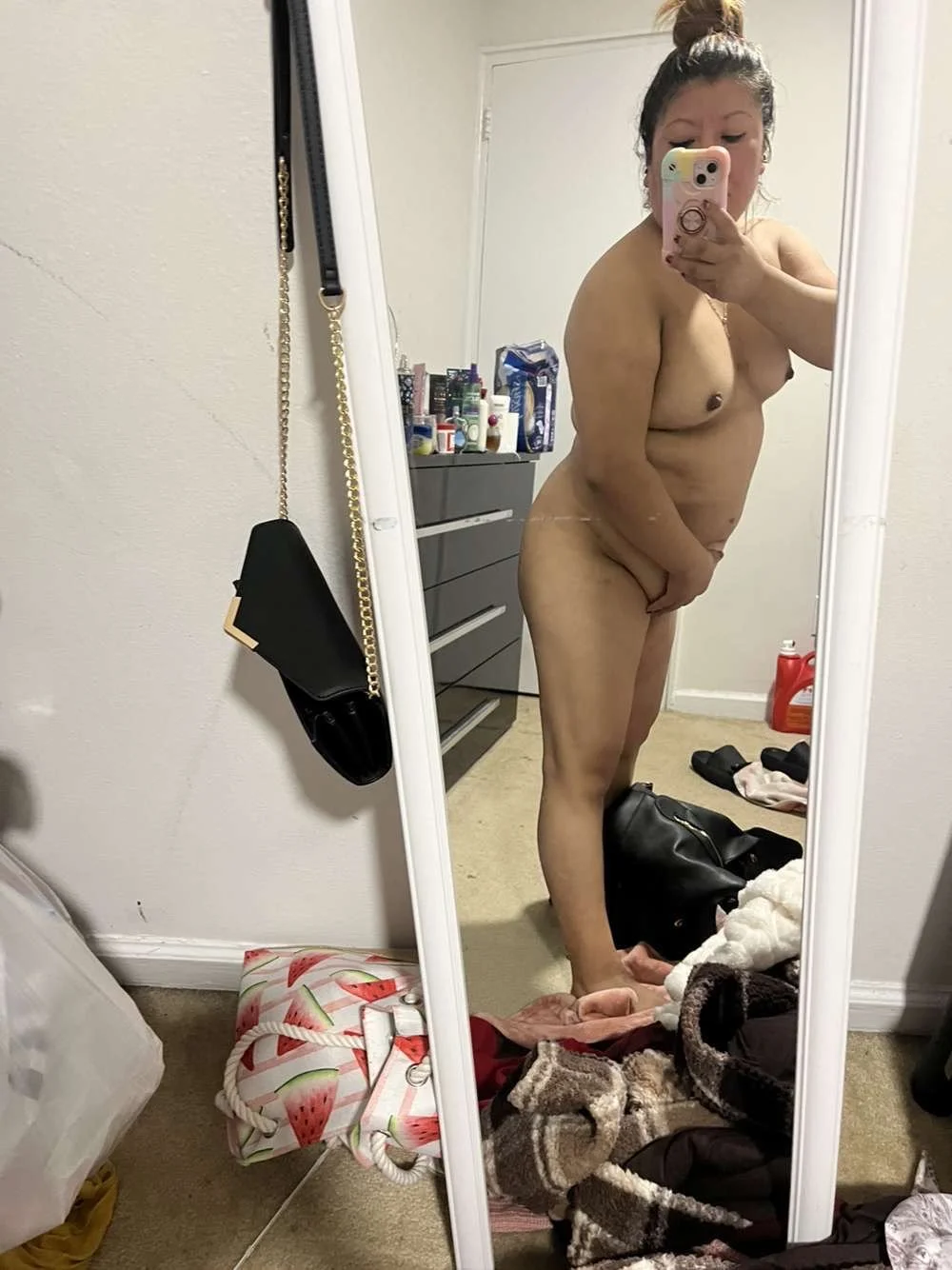 Guatemalteca desnuda image 12