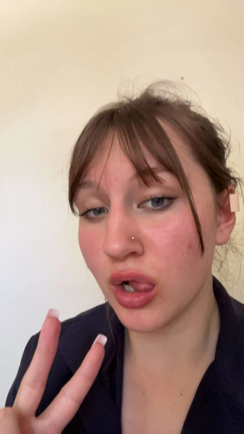 German Teen Élaine image 2
