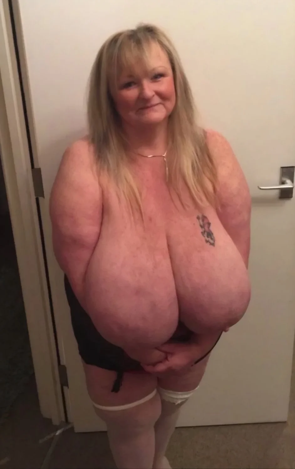 Huge tits Sharon image 12