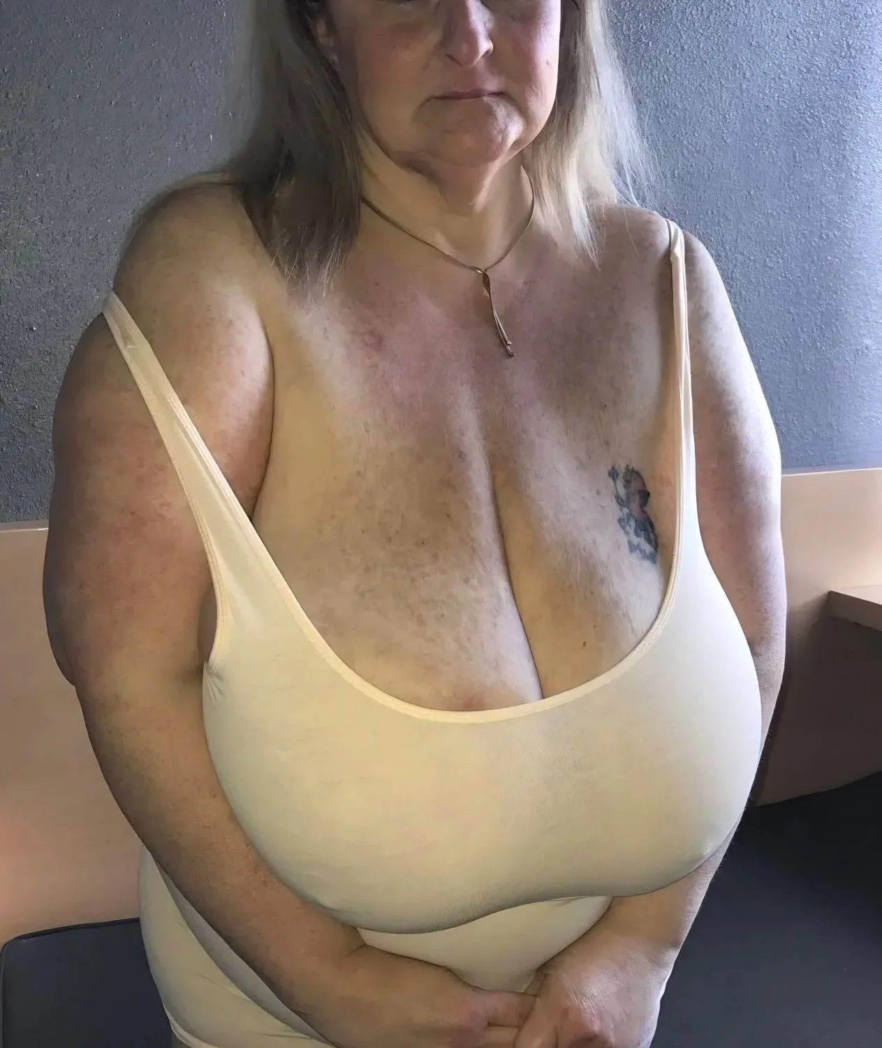 Huge tits Sharon image 6