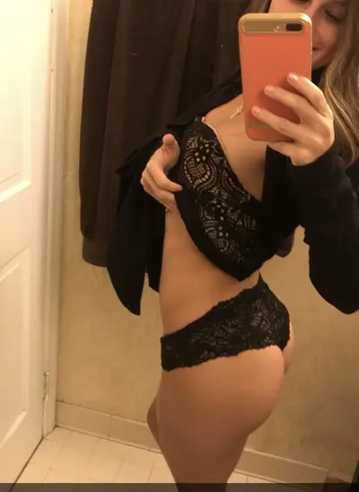Sexy KIK slut Nicole shows off her fit body cover image