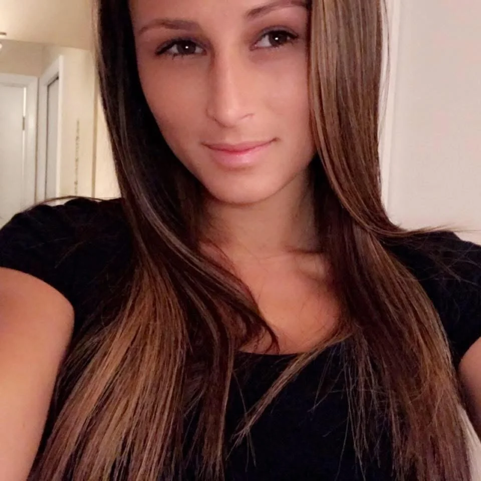 Sexy KIK slut Nicole shows off her fit body image 12