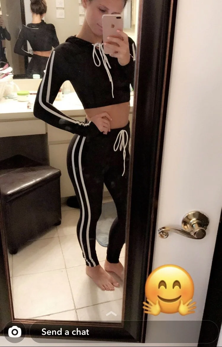 Sexy KIK slut Nicole shows off her fit body image 43