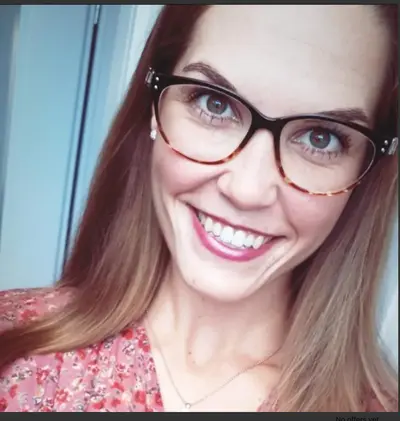 Make up artist cheating on her boyfriend double handjob cover image
