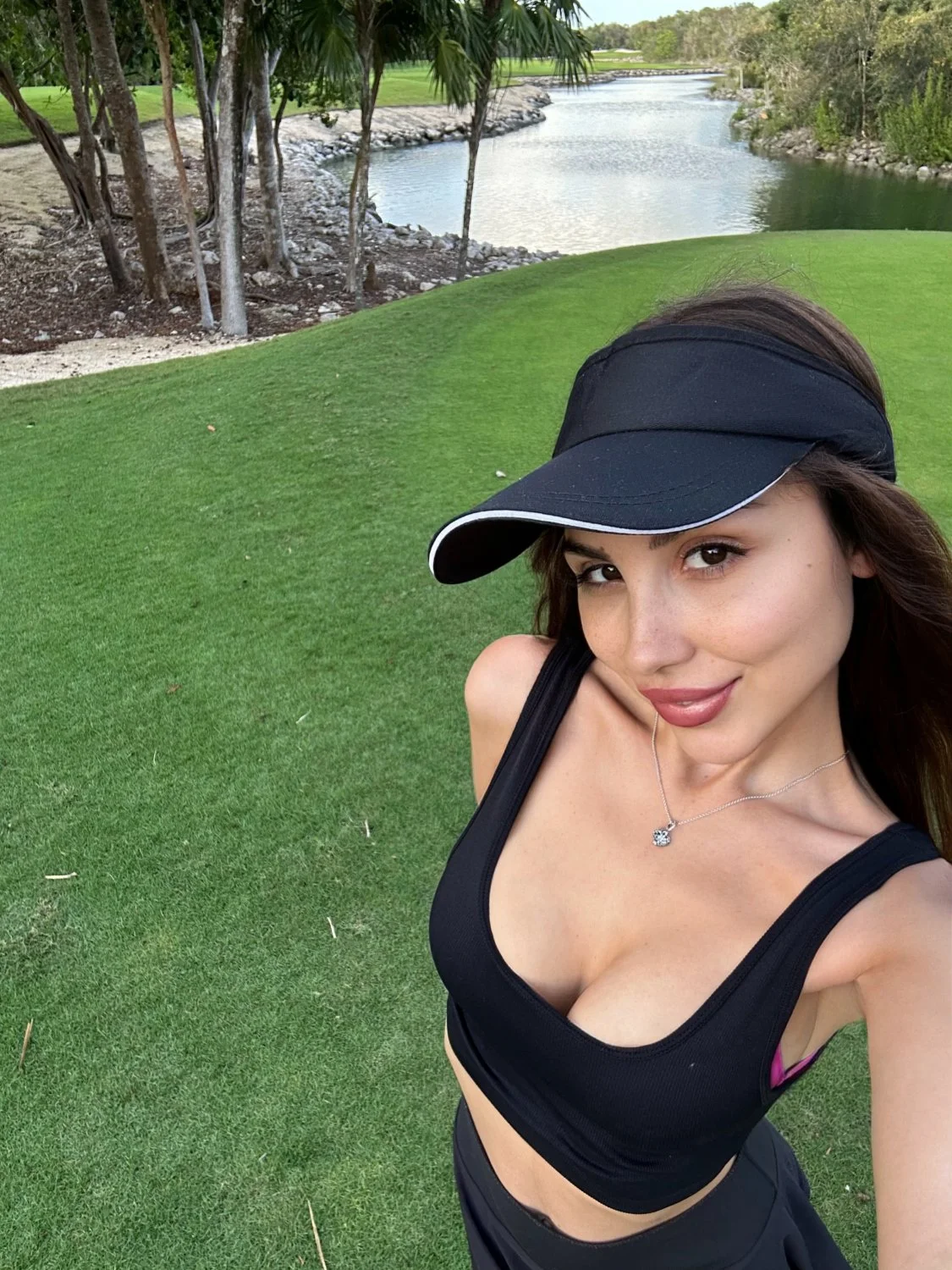 I want to fuck on the golf course in front of everyone else playing main image