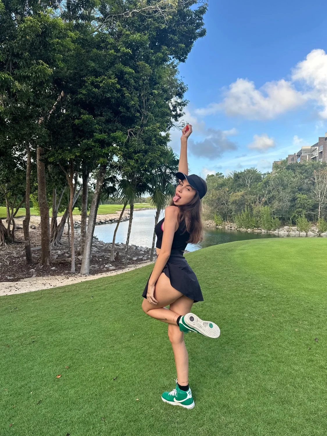 I want to fuck on the golf course in front of everyone else playing image 2