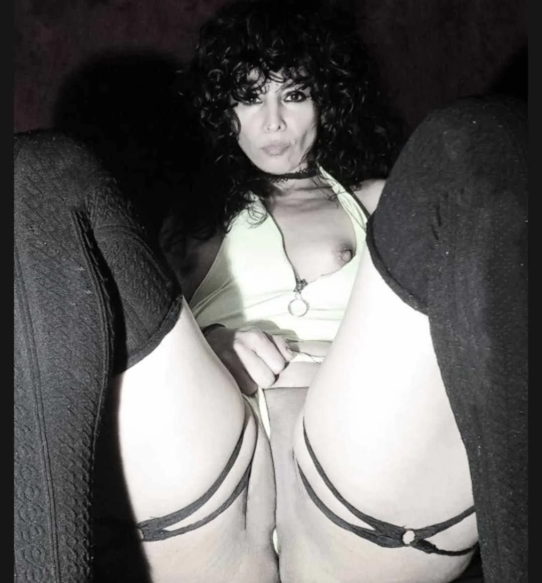 3VELYN T4PIA NUDE image 2