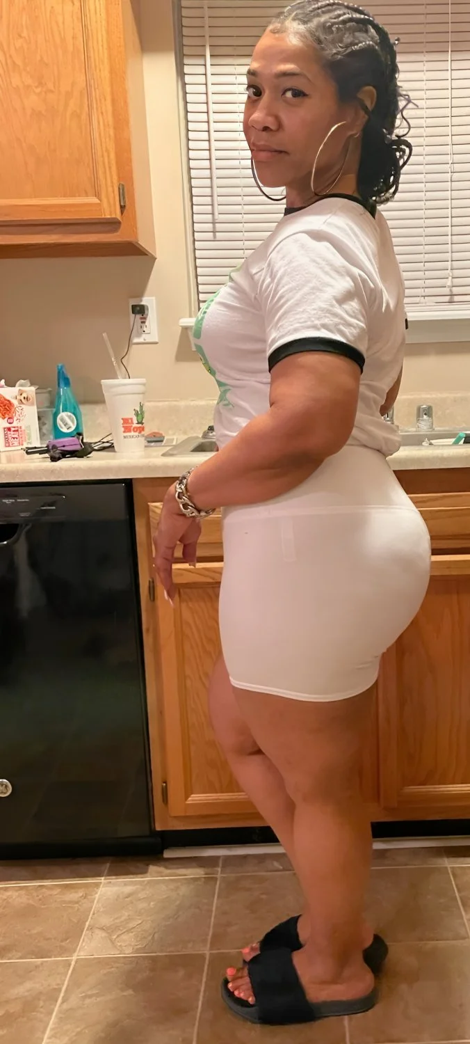 Ebony Cougar vs. BBC YN image 5