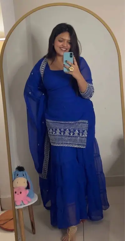 Indian baddie dusky simran with her face viral live stream cover image