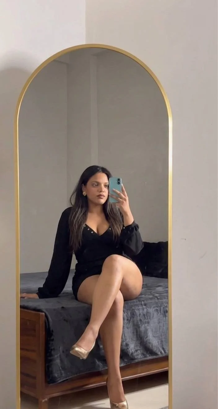 Indian baddie dusky simran with her face viral live stream image 9