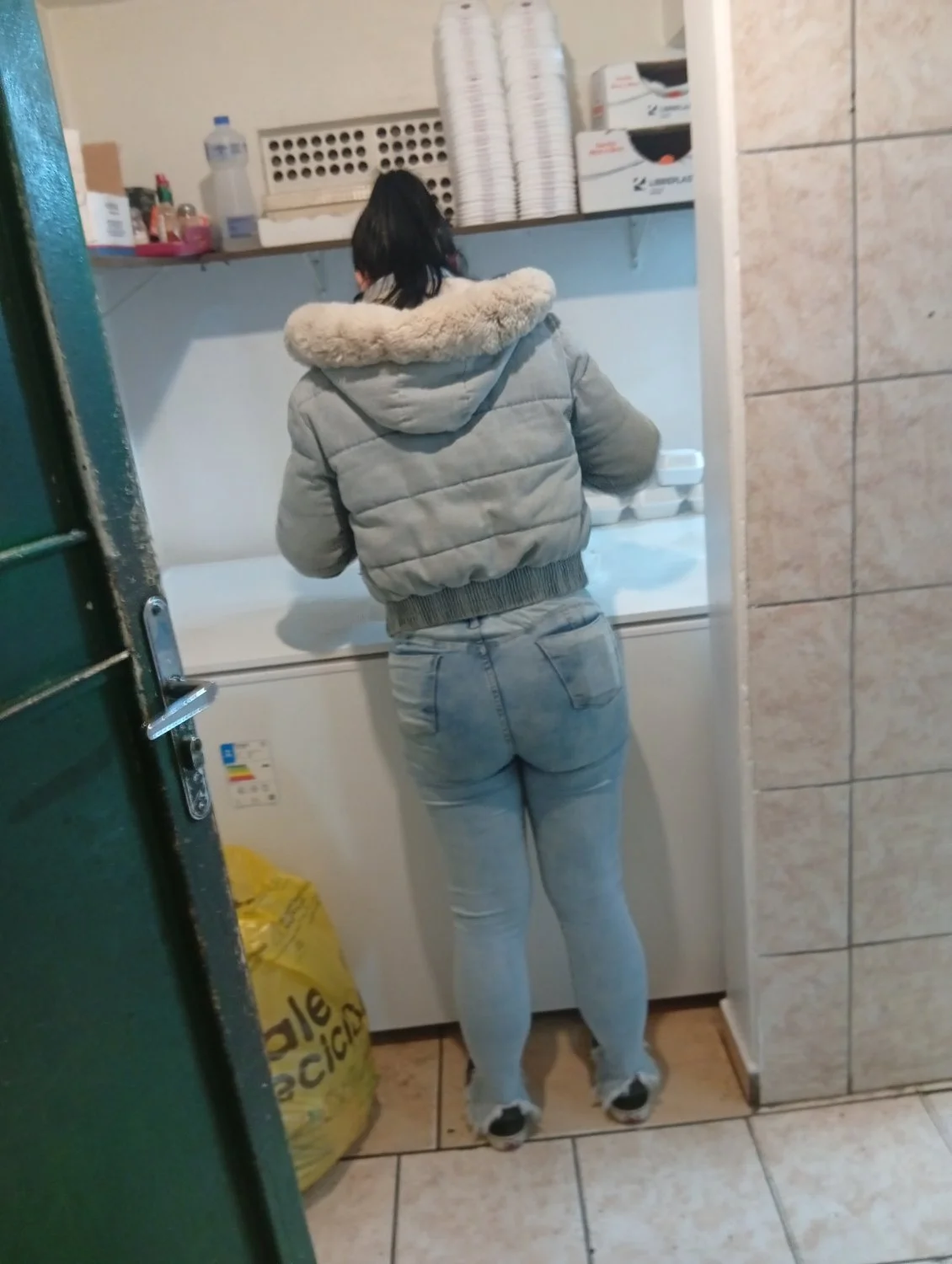 Voyeur da atendente rabuda image 3