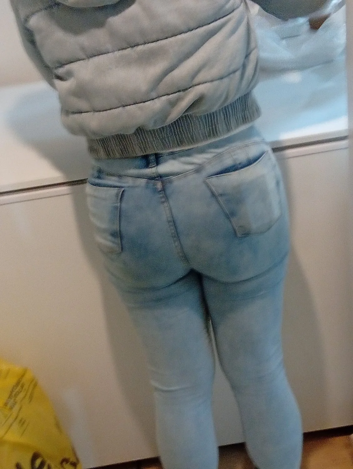 Voyeur da atendente rabuda image 4