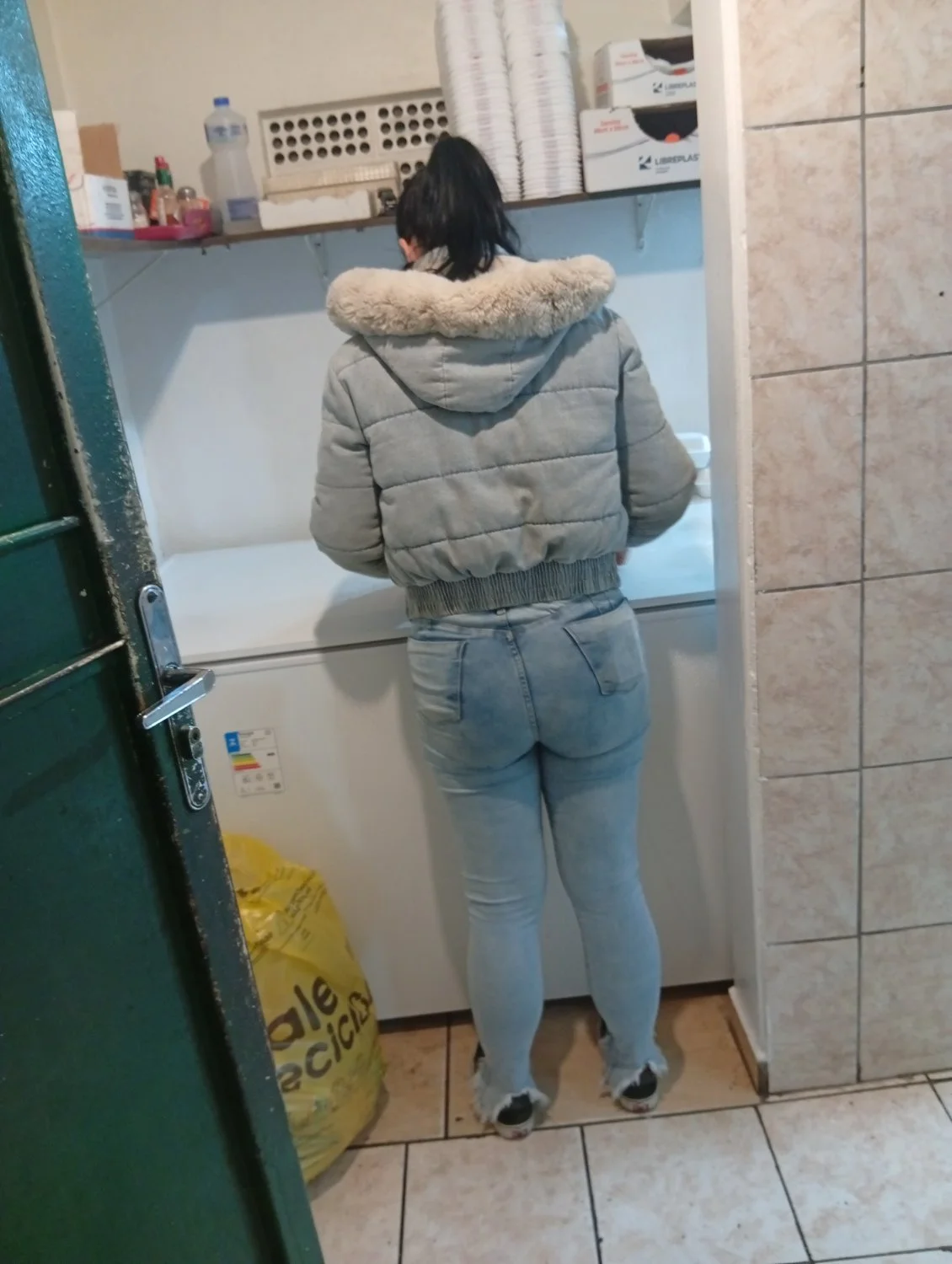 Voyeur da atendente rabuda image 5