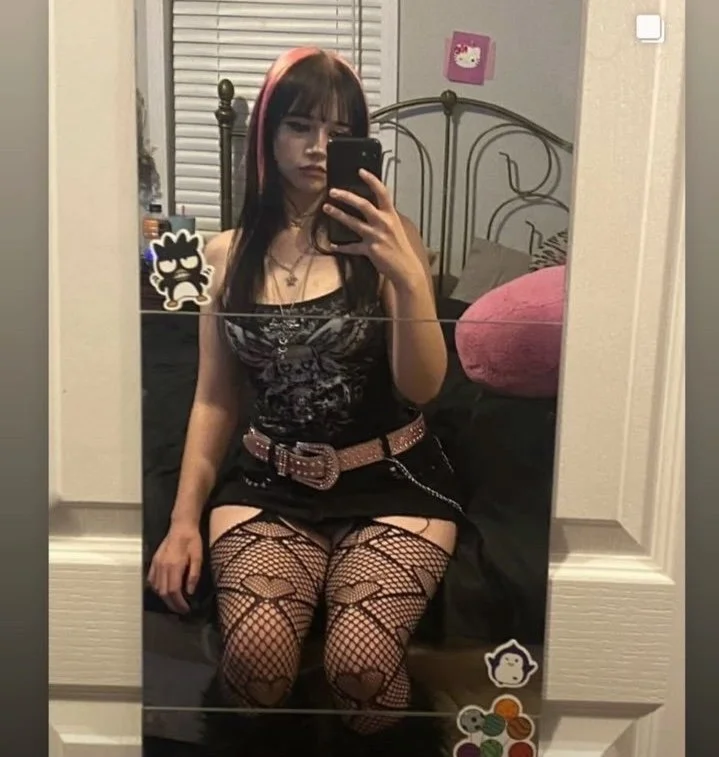 Gothic teen wants to see you Trib her in dm. image 3