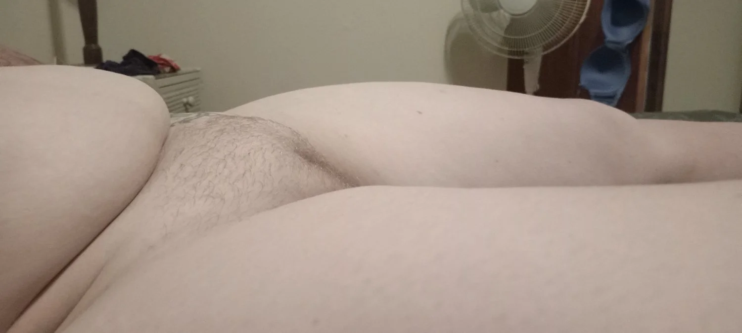 I was bored so I took a few pics of the wife during the week.do you like?would you fuck her.? image 28