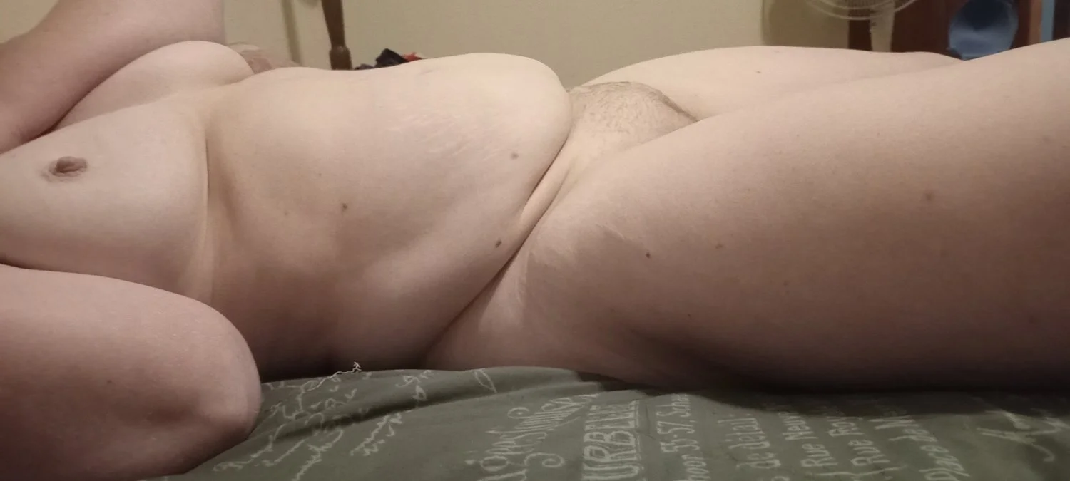 I was bored so I took a few pics of the wife during the week.do you like?would you fuck her.? image 5