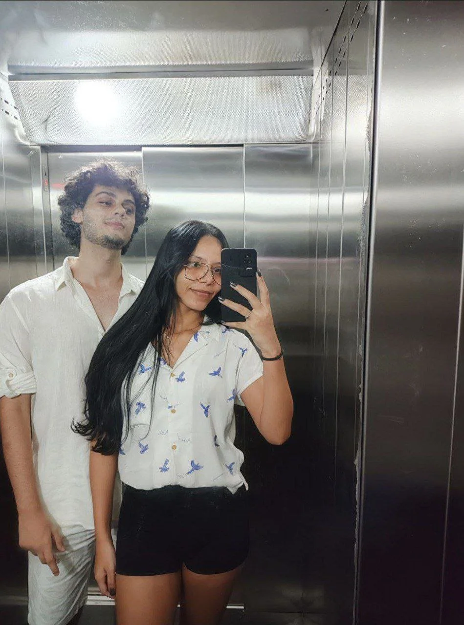 novinha magrinha quicando na rola main image