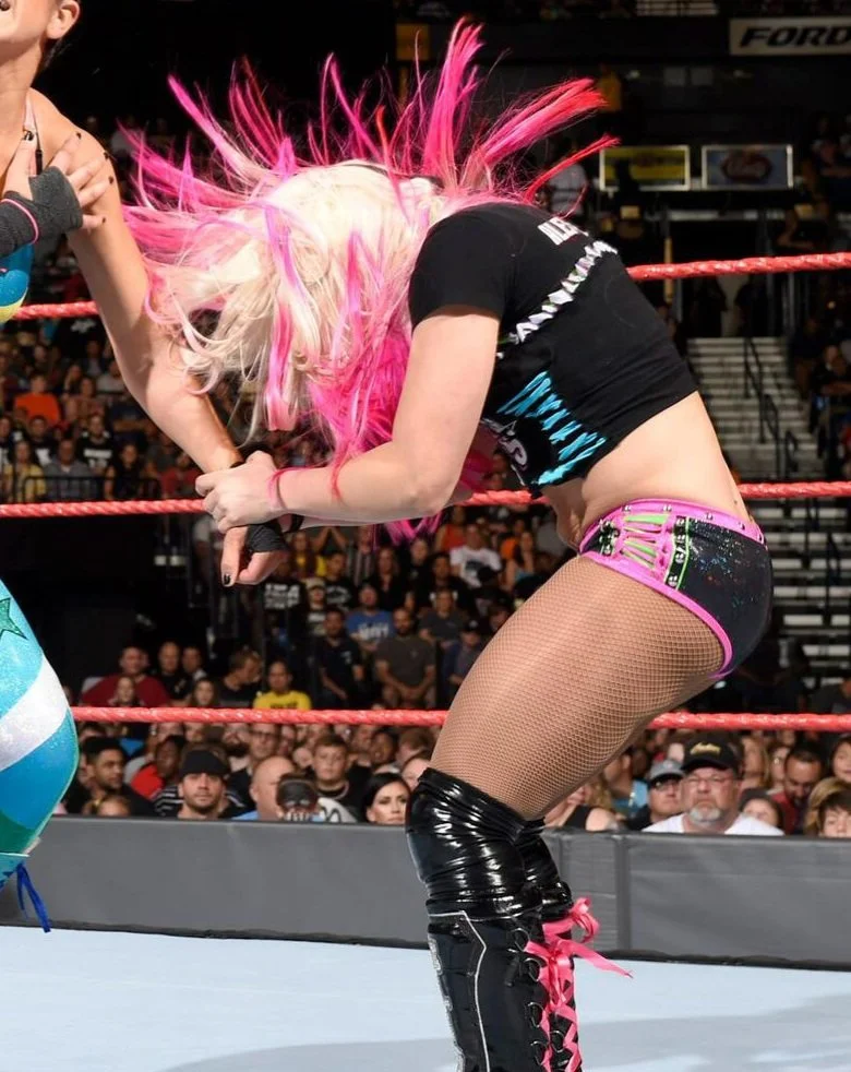 Los Muslos Gruesos de Alexa Bliss🥵cuando los muslotes de Alexa eran más gruesos que su abdomen🔥💦 image 18