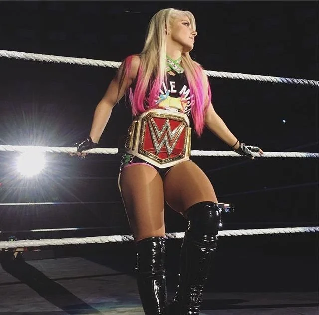 Los Muslos Gruesos de Alexa Bliss🥵cuando los muslotes de Alexa eran más gruesos que su abdomen🔥💦 image 32