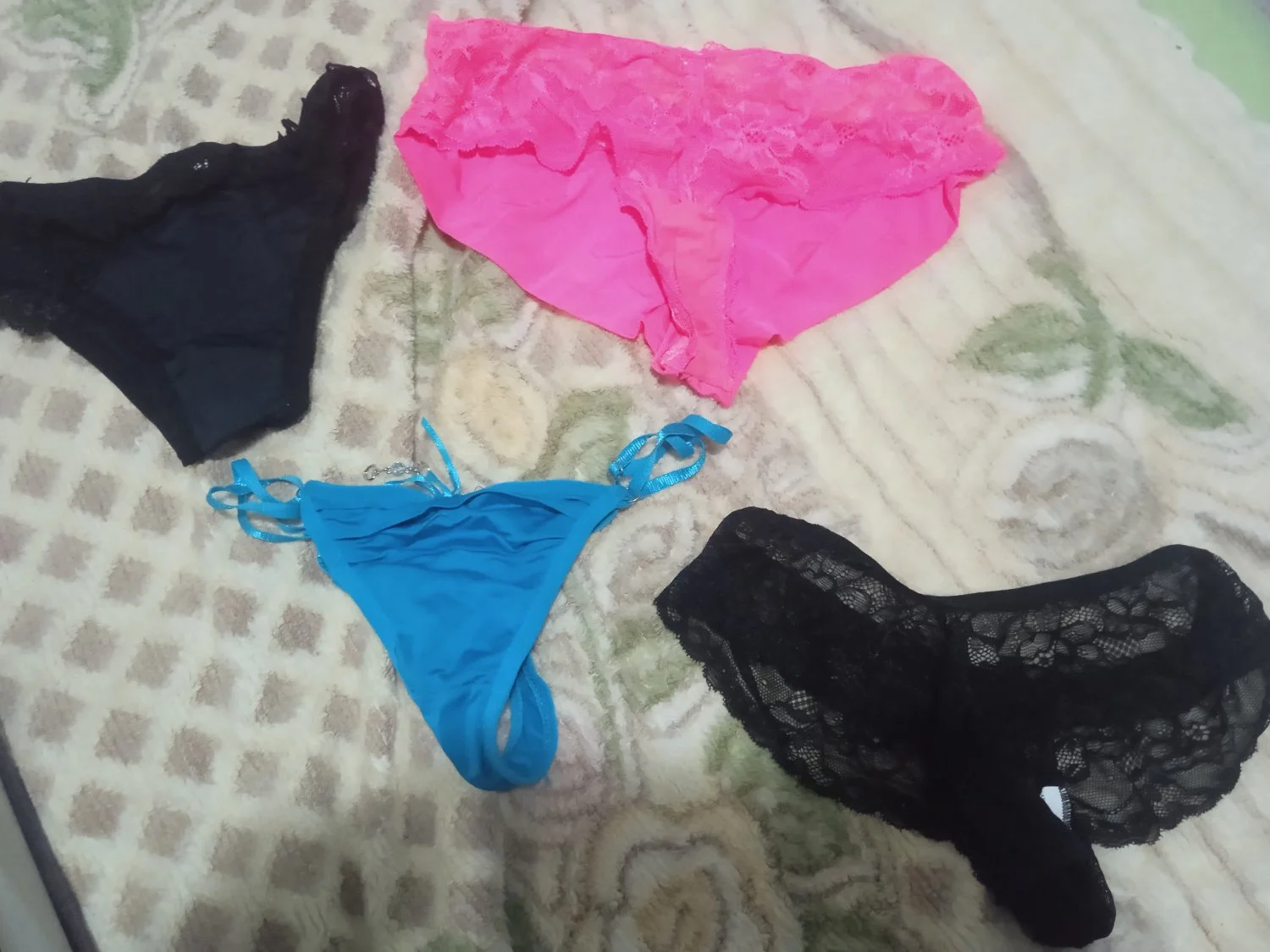 Mais fotos das calcinhas da minha mãe image 3