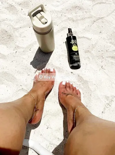 Simerk thick Indian pretty toes cover image