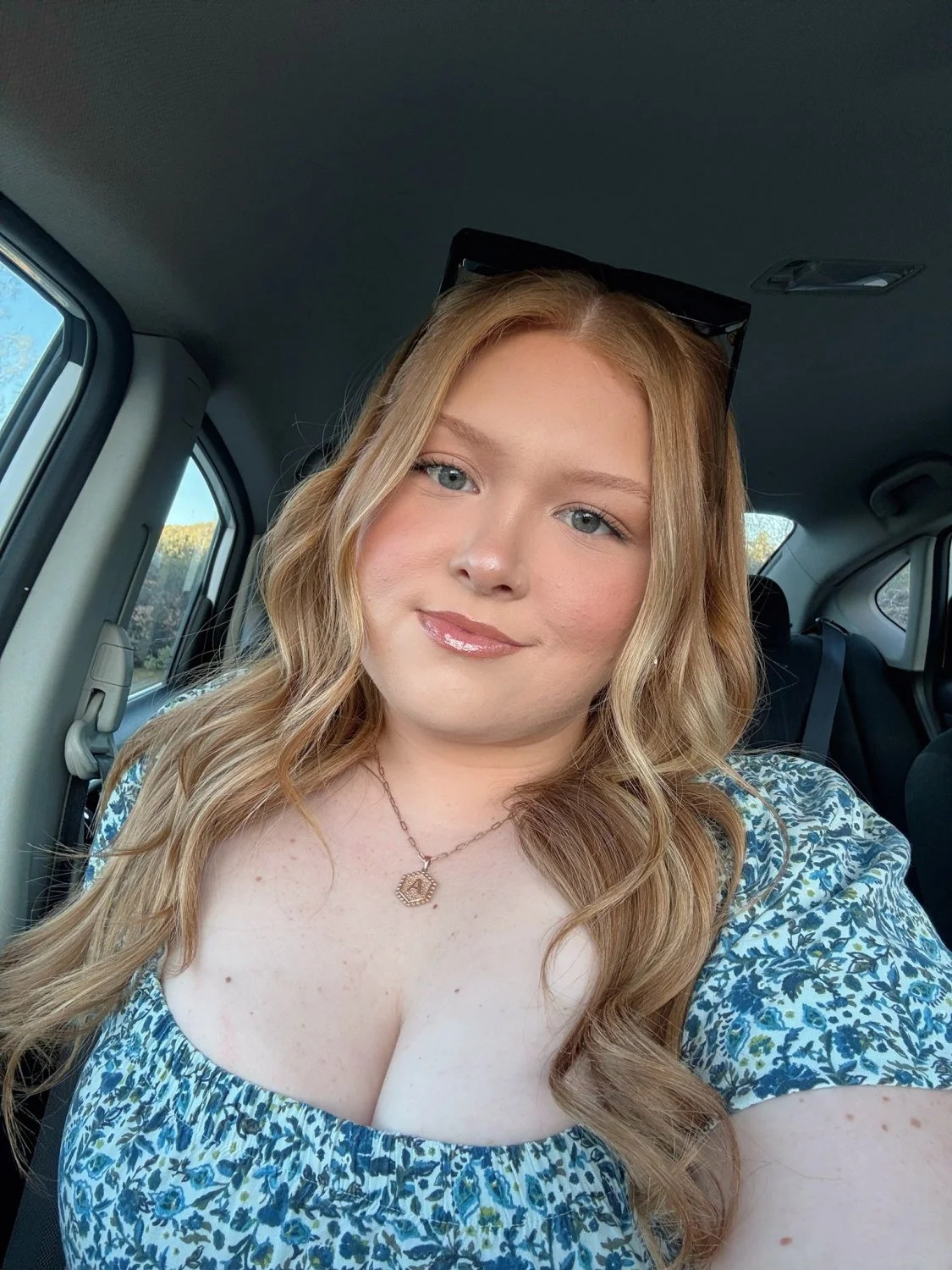 BBW redhead Ariel main image
