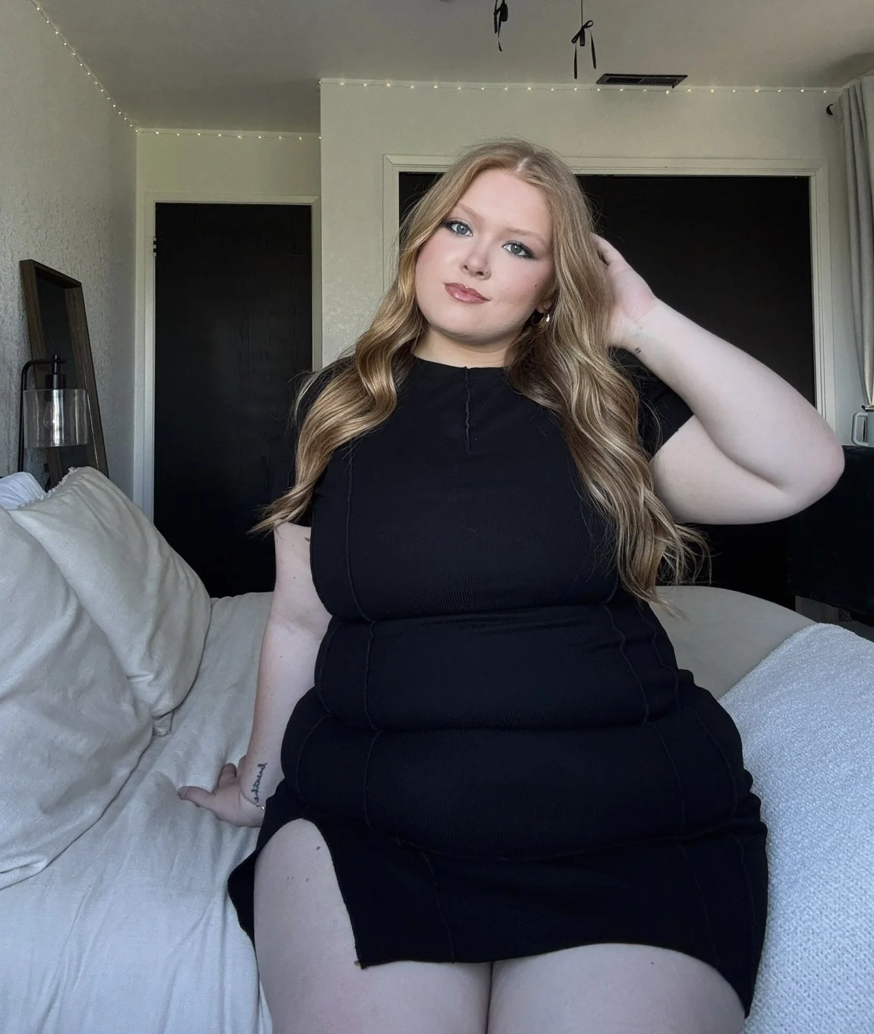 BBW redhead Ariel image 10
