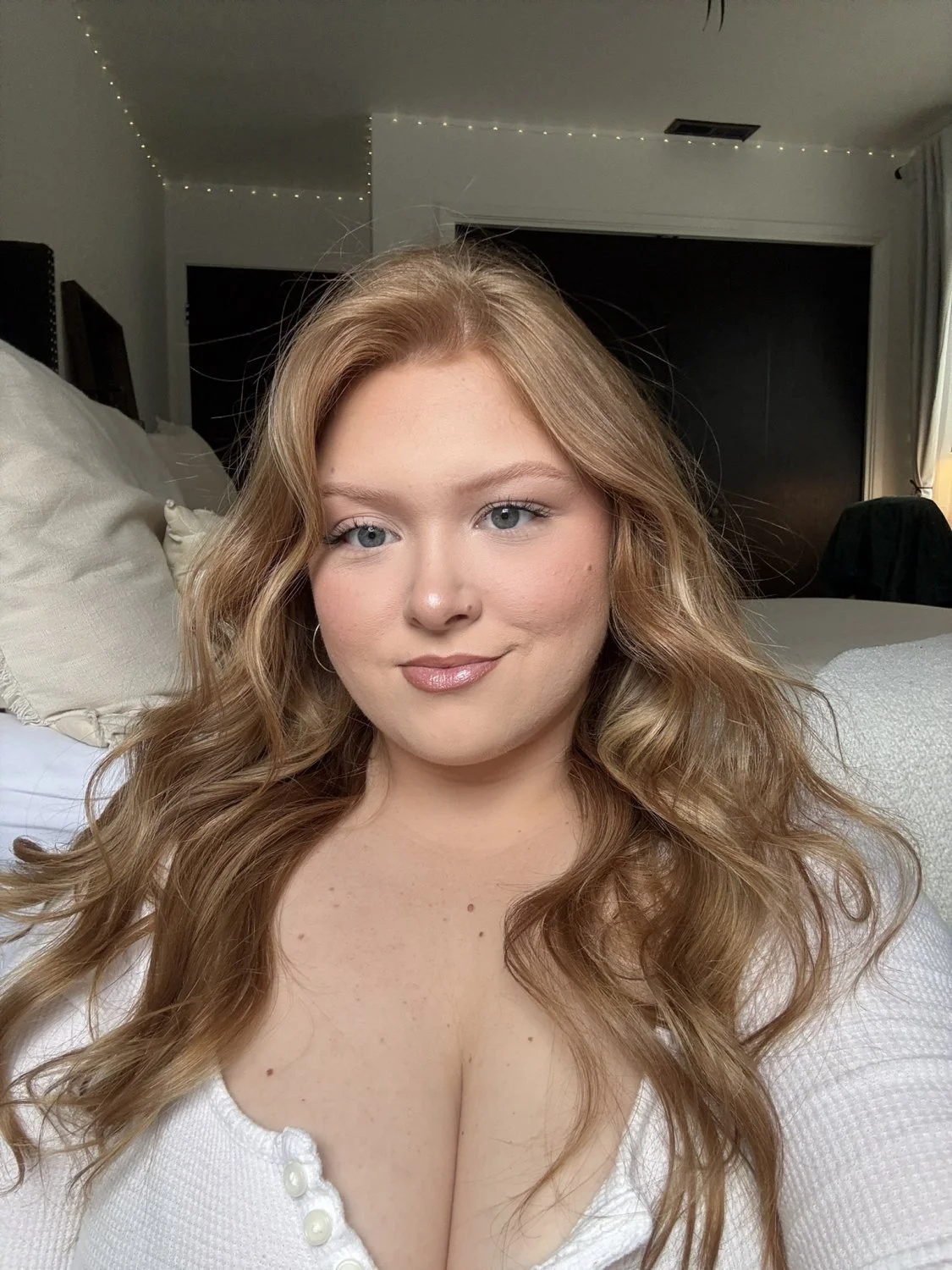 BBW redhead Ariel image 8