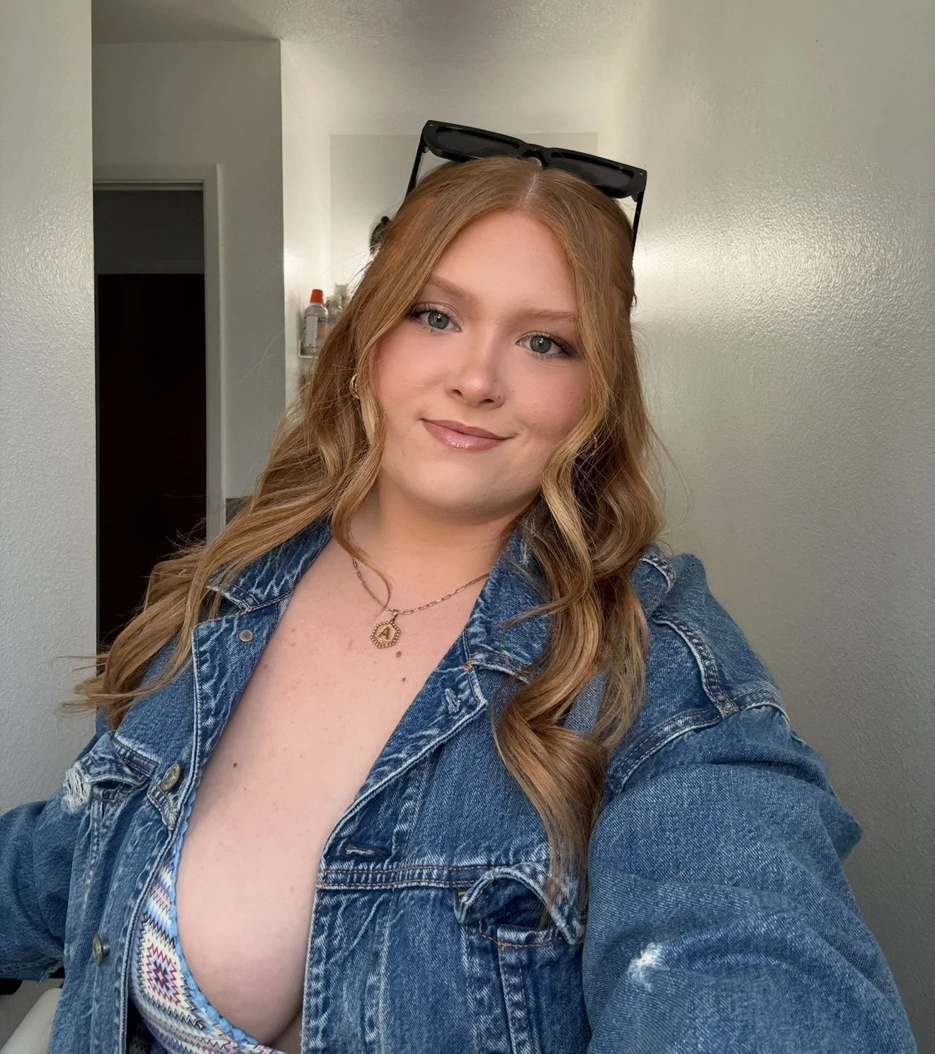 BBW redhead Ariel image 9