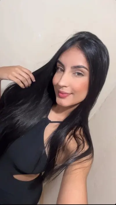 Vazou foto de novinha linda gostosa mostrando a bucetinha cover image