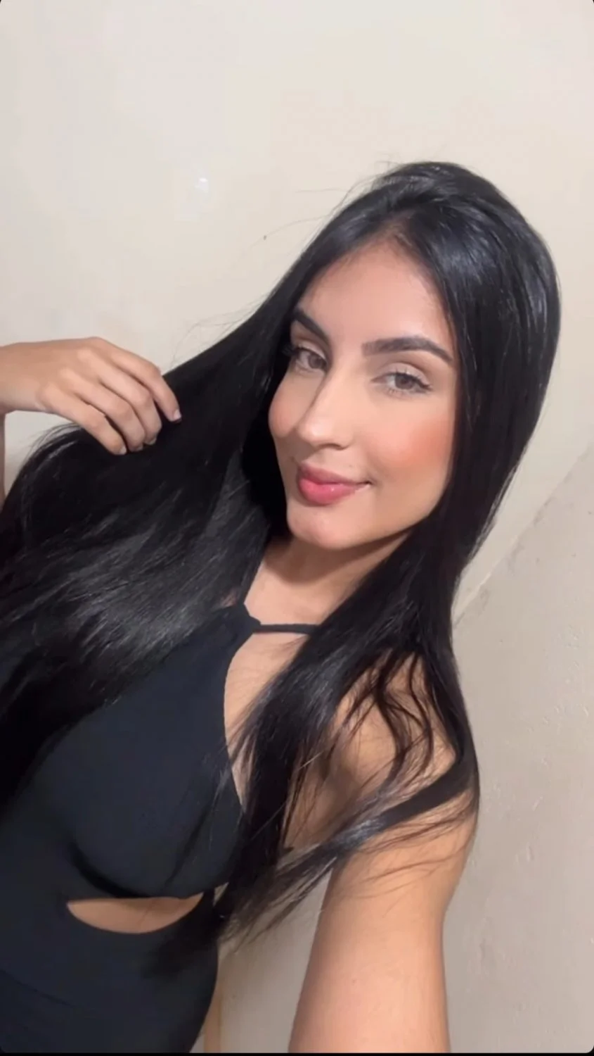 Vazou foto de novinha linda gostosa mostrando a bucetinha main image