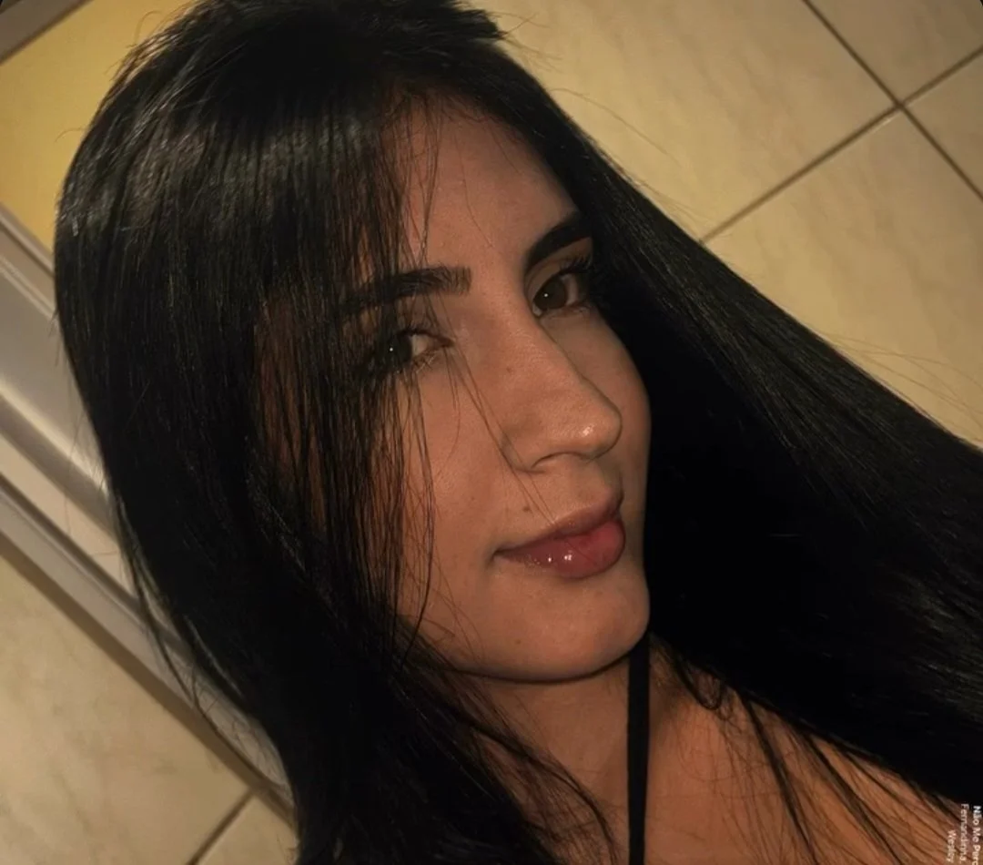 Vazou foto de novinha linda gostosa mostrando a bucetinha image 4