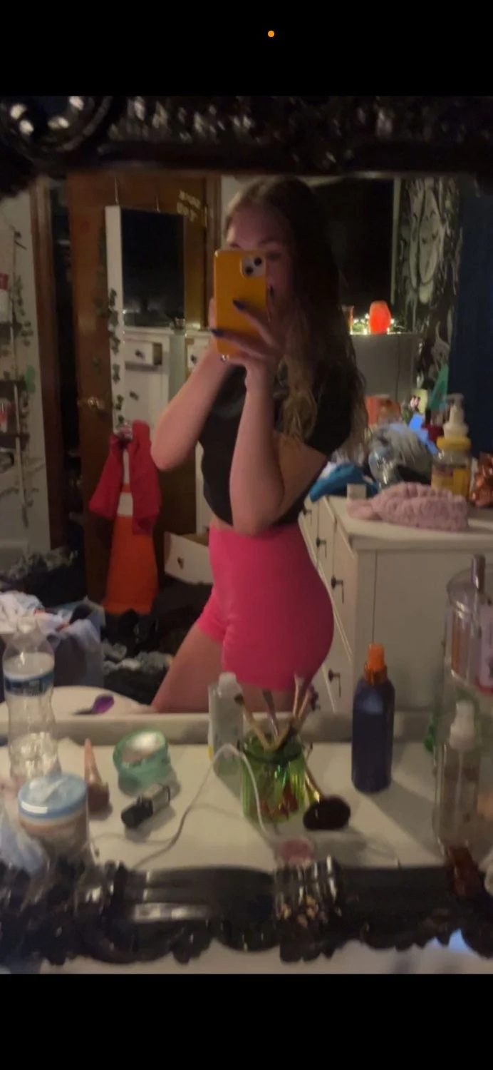 100 likes I’ll surrender my 18yo gf name! image 11
