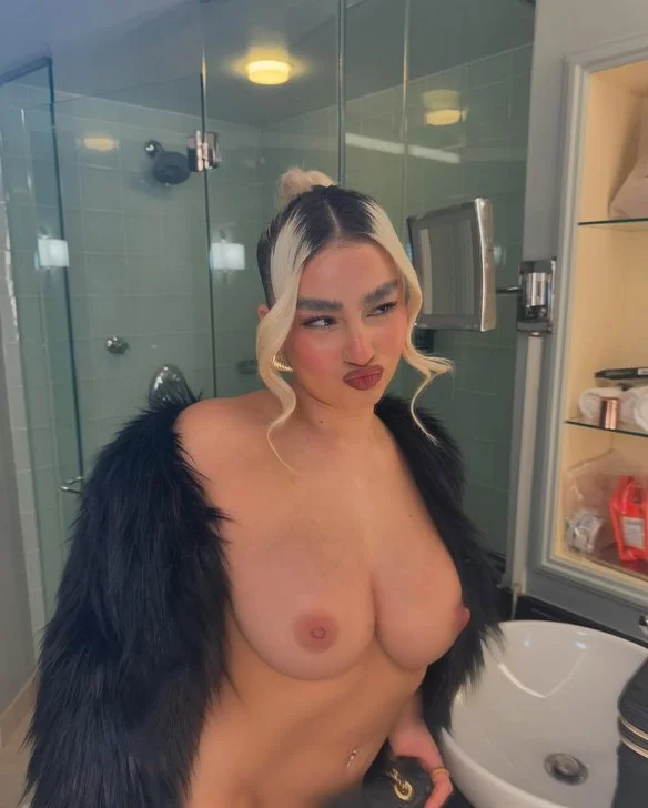 Sexy Snowbunny Brooke loves getting creamy for BBC image 27