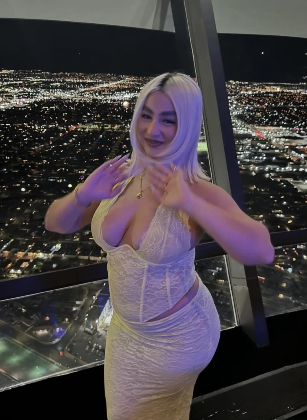 Sexy Snowbunny Brooke loves getting creamy for BBC image 3