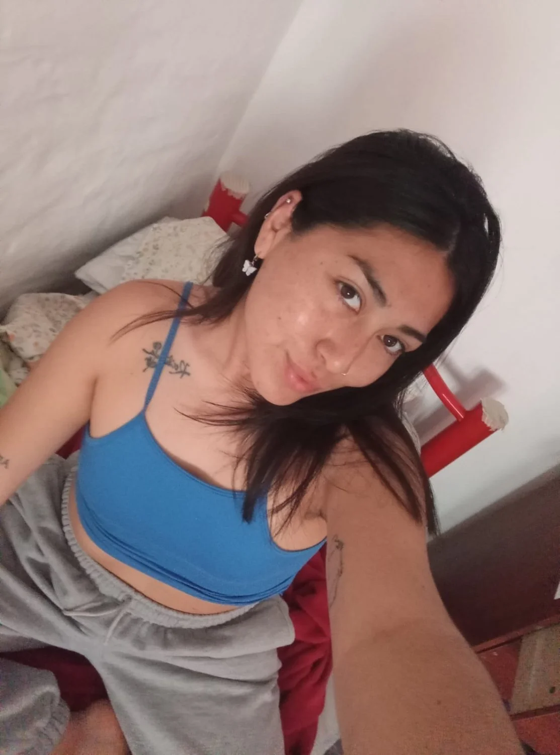 Pendeja argentina mostrandole todo al amigo del ex main image