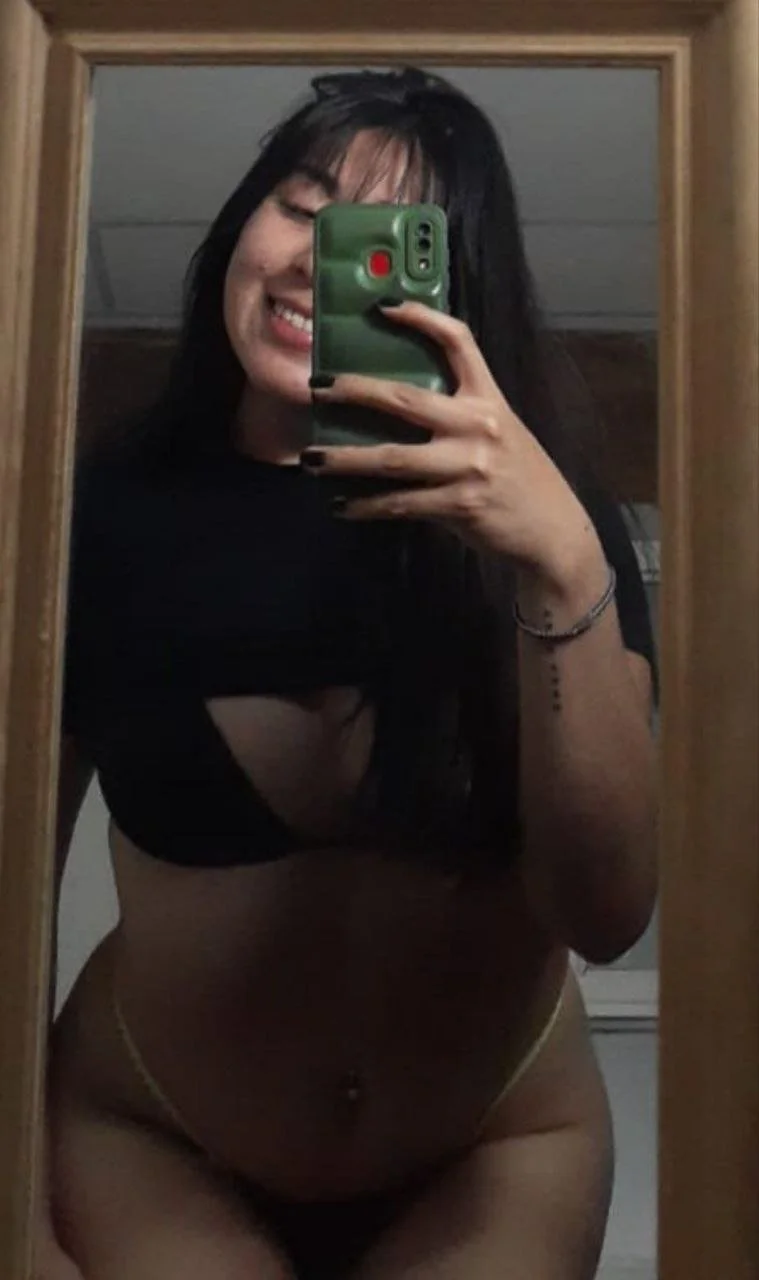 Pendeja argentina mostrandole todo al amigo del ex image 3
