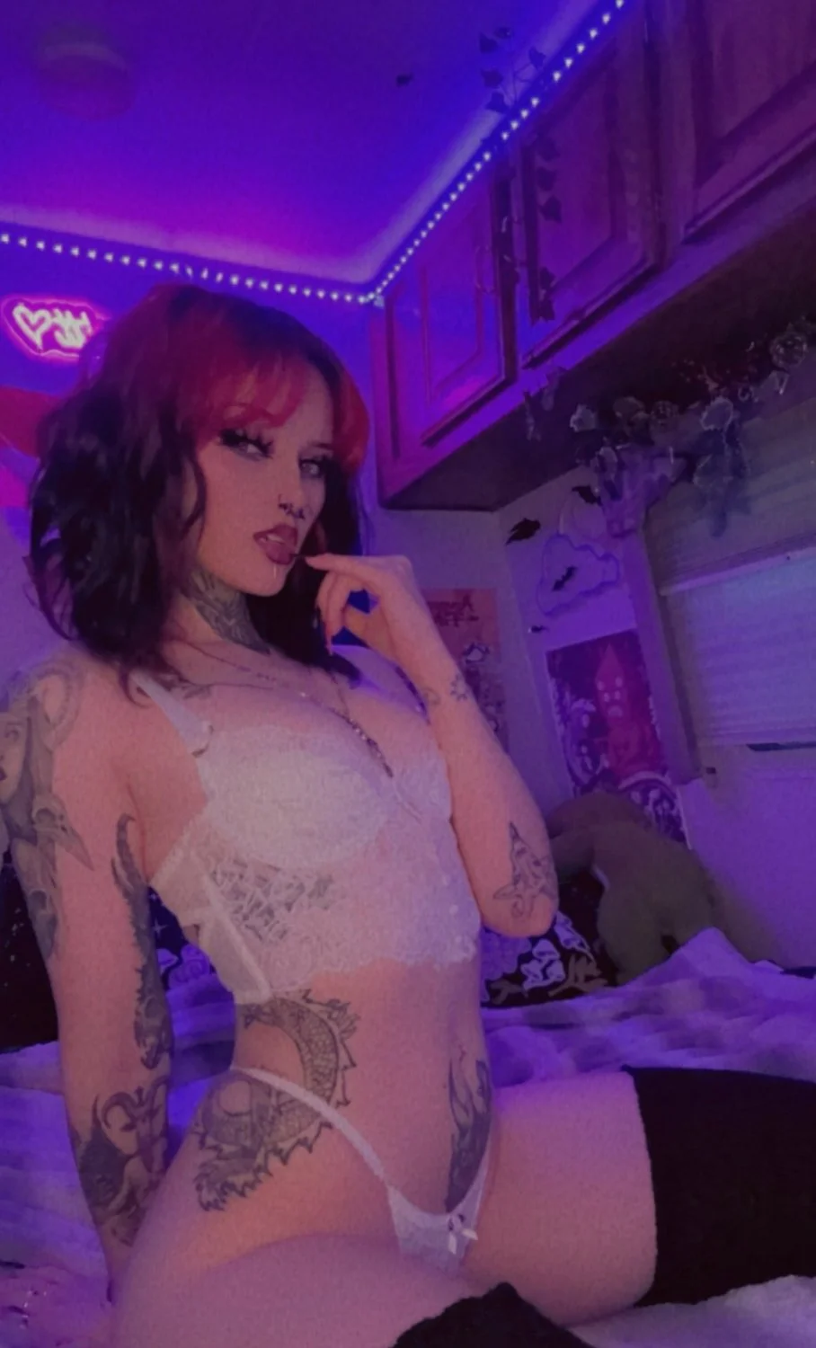 Smokin Hot E Girl image 5