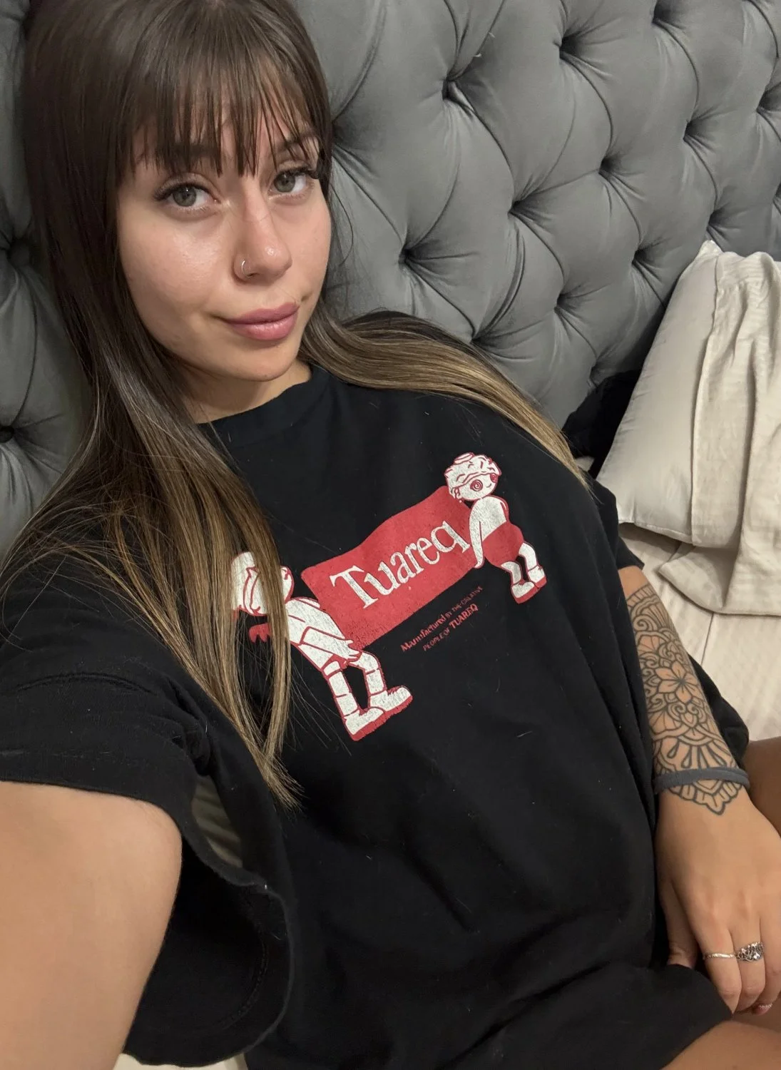 Horny Latina babe needs the warmth of your tongue in her pussy main image
