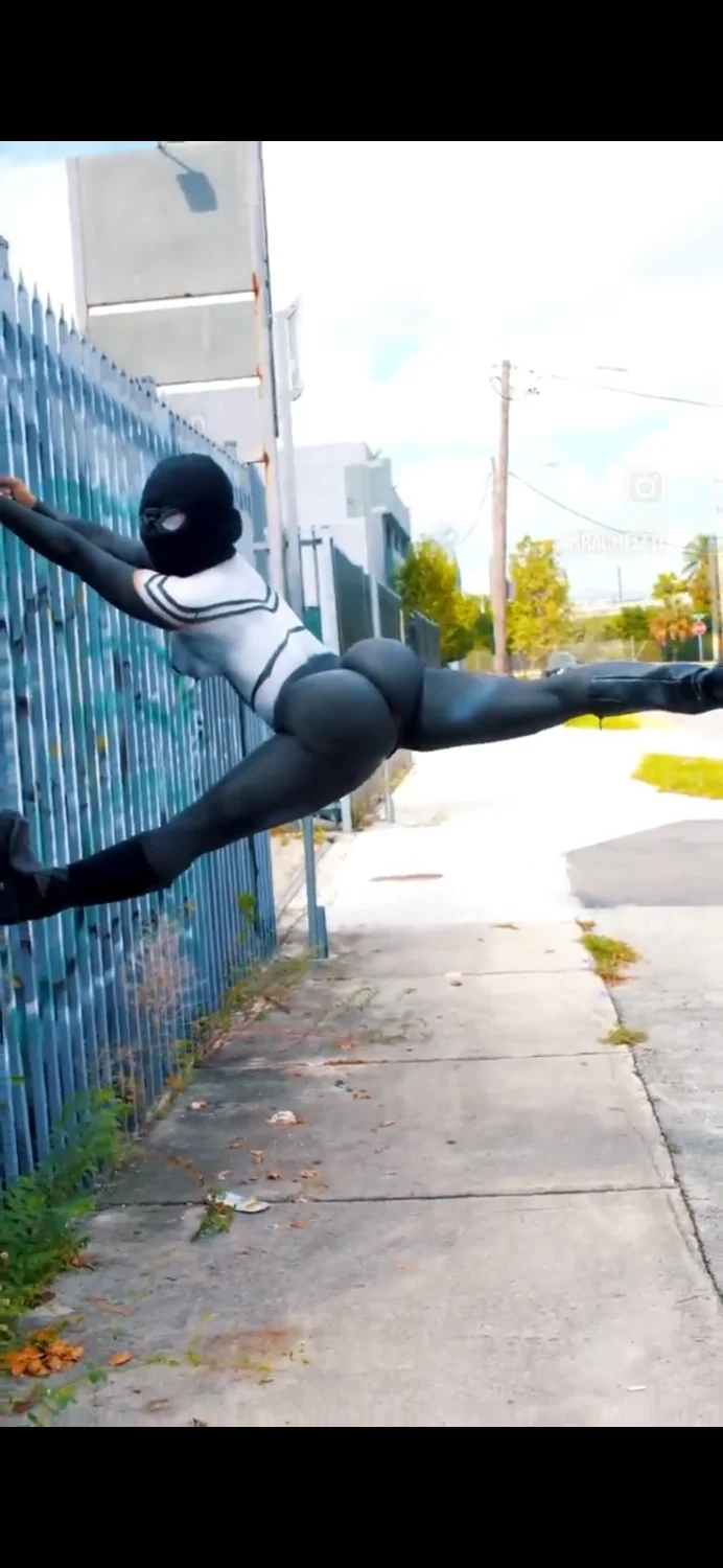 Sexy flexi spider girl 🥵🕷️ image 11