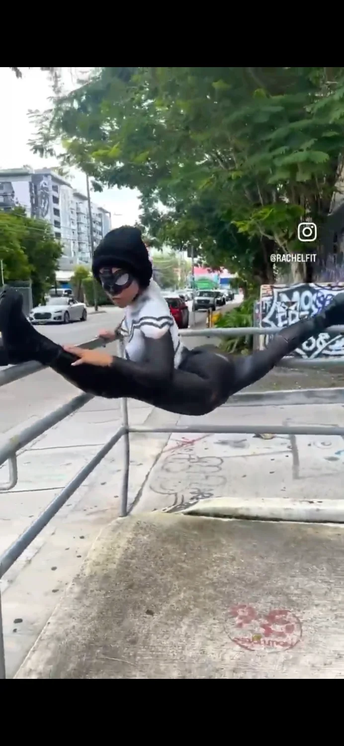 Sexy flexi spider girl 🥵🕷️ image 13