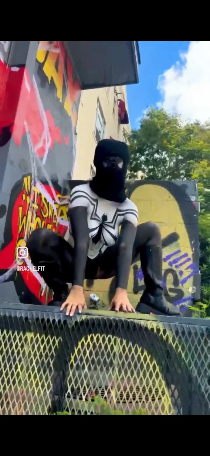 Sexy flexi spider girl 🥵🕷️ image 2