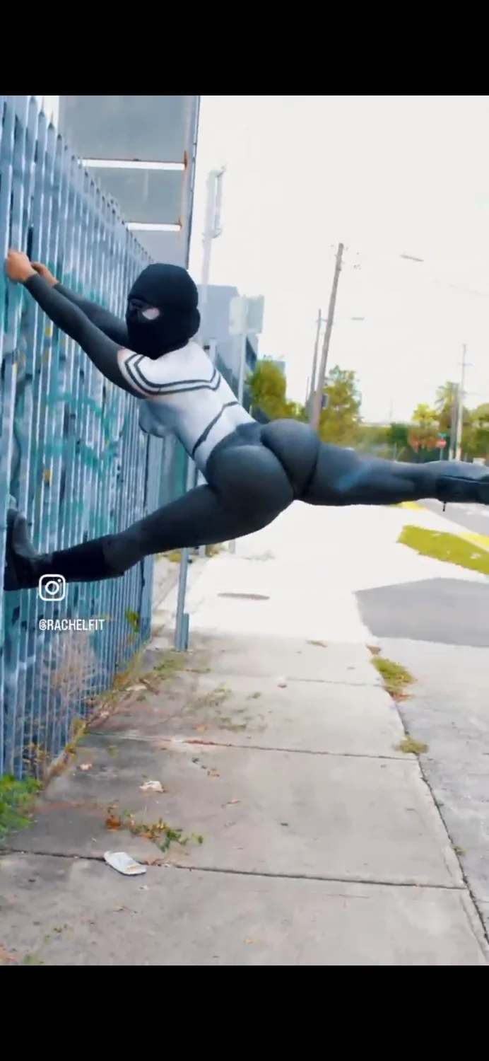 Sexy flexi spider girl 🥵🕷️ image 3